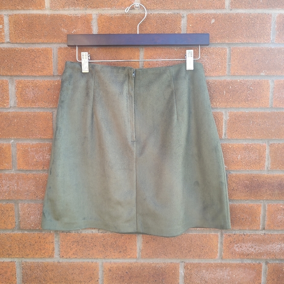 Green Skirt With Belt - Picture 3 of 5